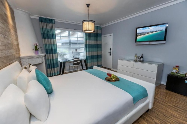 Chesterfield Hotel & Suites image 11