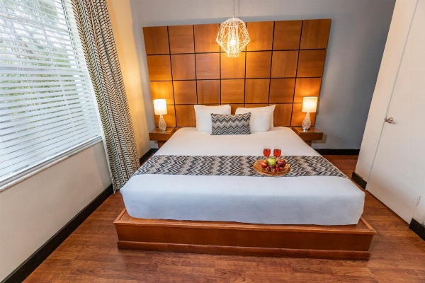 Chesterfield Hotel & Suites Main image